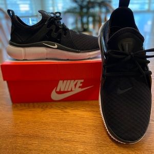 Women’s Nike Acalme athletic shoe NEW IN BOX